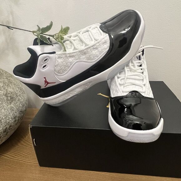 Jordan Men\'s Max Aura 2 White/Black Basketball Shoes Size 8.0M CK6636 102
